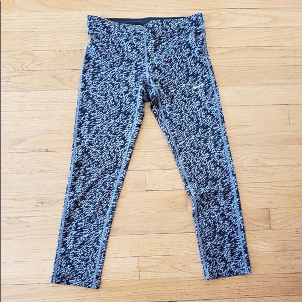 Bundle of 2 Nike XS Crop Leggings